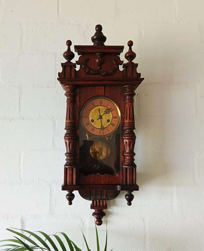 LOVELY VINTAGE  WOODEN  WALL CLOCK