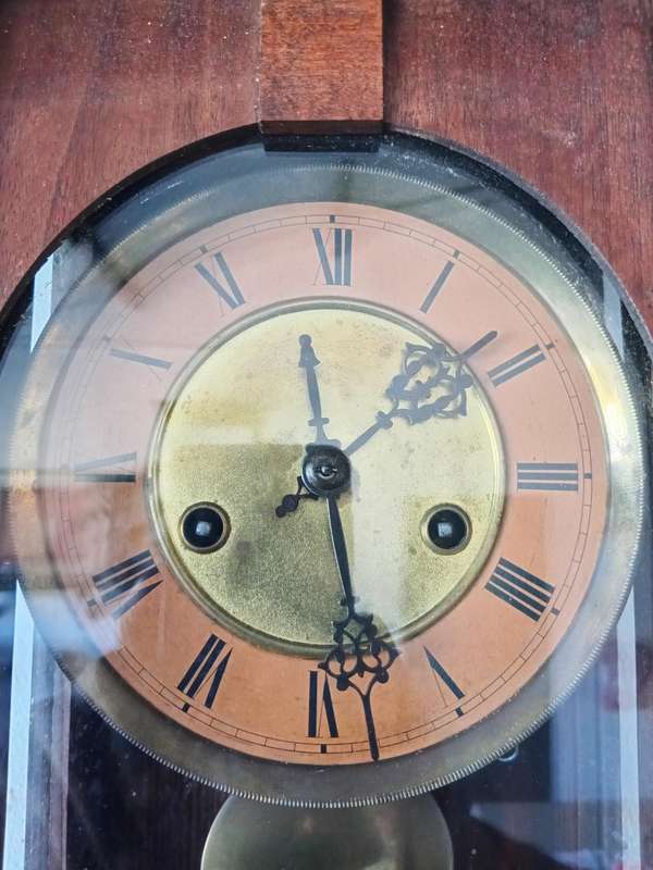 LOVELY VINTAGE  WOODEN  WALL CLOCK