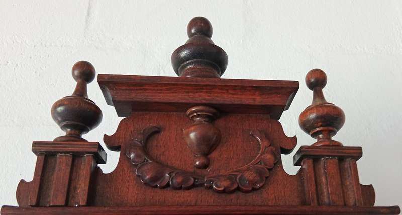 LOVELY VINTAGE  WOODEN  WALL CLOCK