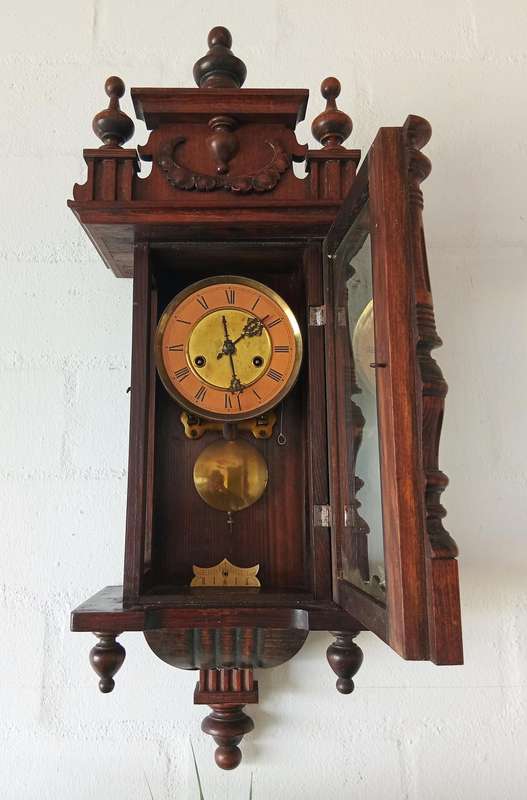 LOVELY VINTAGE  WOODEN  WALL CLOCK
