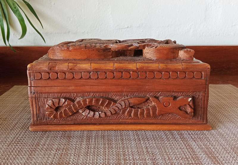 STUNNING WALNUT WOOD FULLY CARVED DRAGON DESIGN JEWELLERY BOX