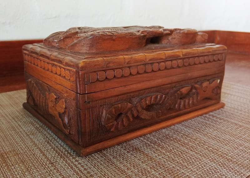 STUNNING WALNUT WOOD FULLY CARVED DRAGON DESIGN JEWELLERY BOX