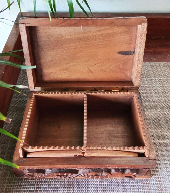 STUNNING WALNUT WOOD FULLY CARVED DRAGON DESIGN JEWELLERY BOX