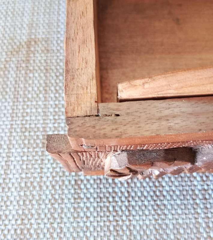 STUNNING WALNUT WOOD FULLY CARVED DRAGON DESIGN JEWELLERY BOX