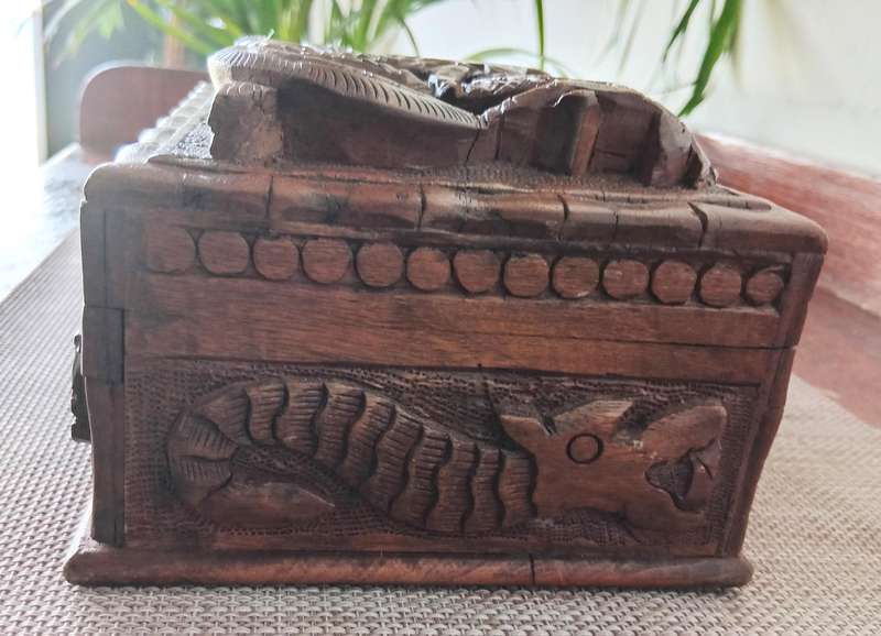 STUNNING WALNUT WOOD FULLY CARVED DRAGON DESIGN JEWELLERY BOX