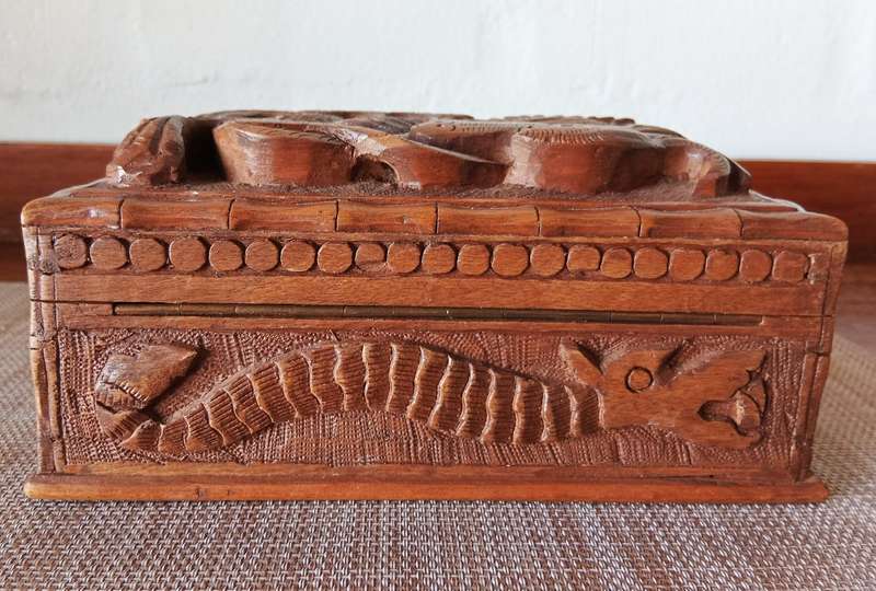 STUNNING WALNUT WOOD FULLY CARVED DRAGON DESIGN JEWELLERY BOX