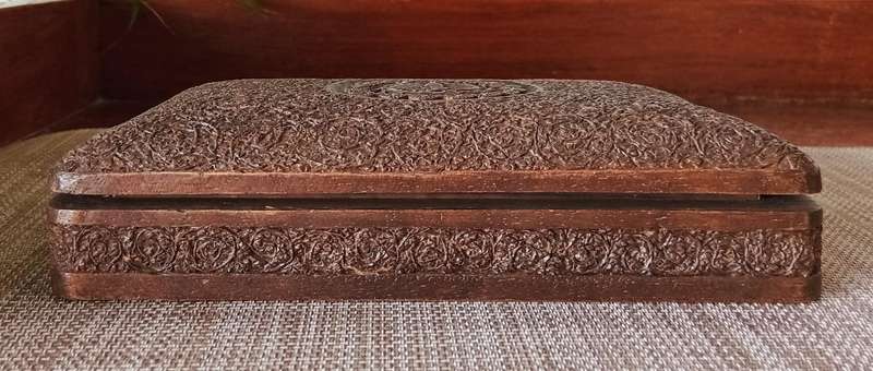 CHARMING HANDCARVED INDIAN JEWELLERY BOX*HIGHLY DETAILED,INTRICATELY HAND CARVED*