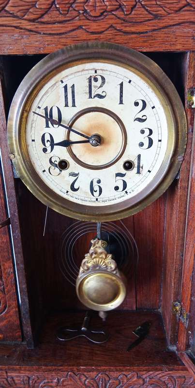 STUNNING ANTIQUE NEW HAVEN MERCHANT OAK MANTEL CLOCK *HIGHLY COLLECTABLE*