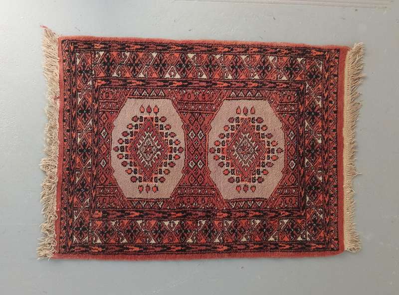 STUNNING HAND KNOTTED PERSIAN PRAYER MAT *MINT CONDITION*