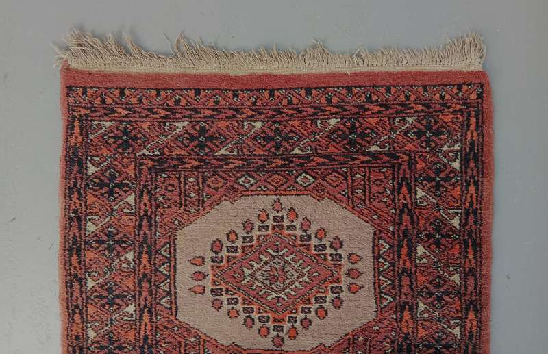 STUNNING HAND KNOTTED PERSIAN PRAYER MAT *MINT CONDITION*