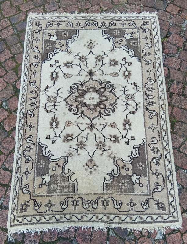 VINTAGE BEAUTIFUL WHITE HAND KNOTTED PERSIAN CARPET 1170MM X 1840MM