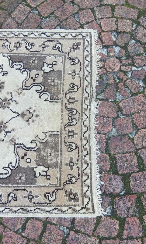 VINTAGE BEAUTIFUL WHITE HAND KNOTTED PERSIAN CARPET 1170MM X 1840MM