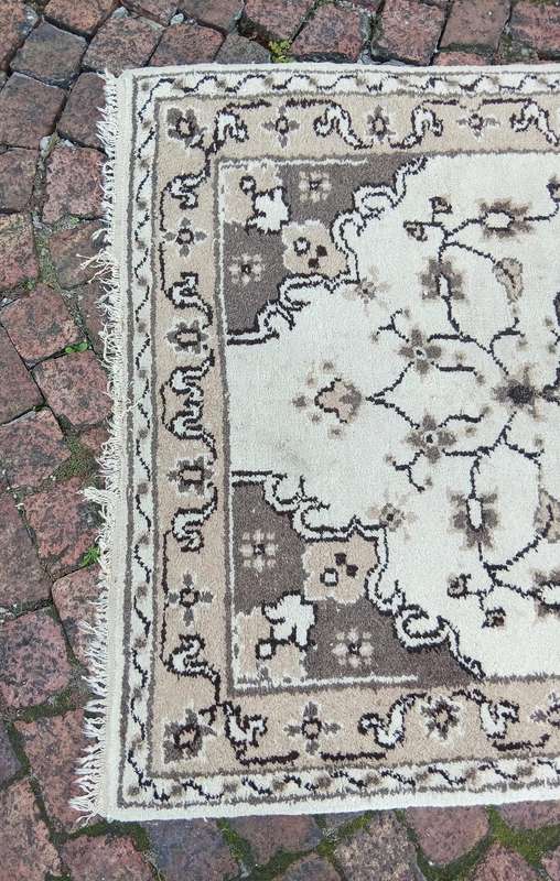 VINTAGE BEAUTIFUL WHITE HAND KNOTTED PERSIAN CARPET 1170MM X 1840MM