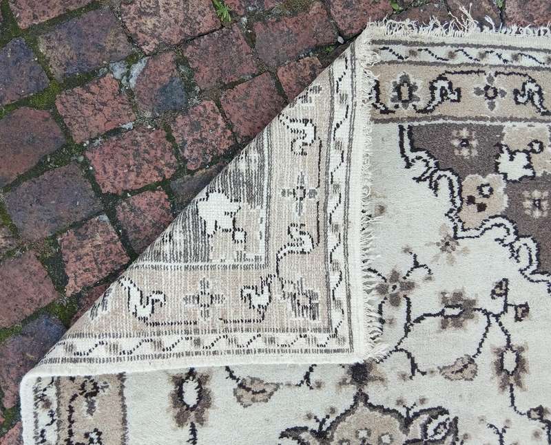 VINTAGE BEAUTIFUL WHITE HAND KNOTTED PERSIAN CARPET 1170MM X 1840MM