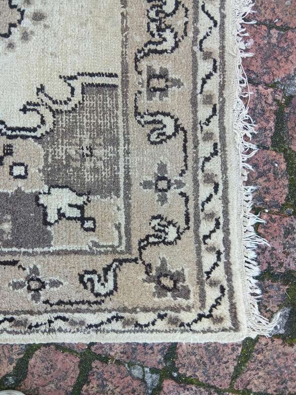 VINTAGE BEAUTIFUL WHITE HAND KNOTTED PERSIAN CARPET 1170MM X 1840MM