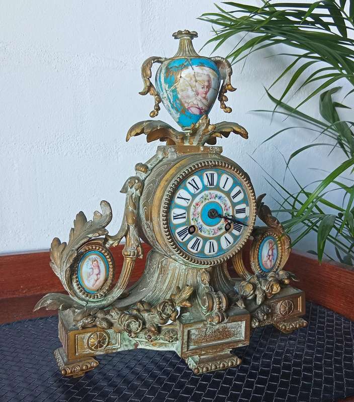 19th  CENTURY ANTIQUE FRENCH CLOCK,PORCELAIN AND BRASS *HIGHLY COLLECTABLE* *DAMAGED*