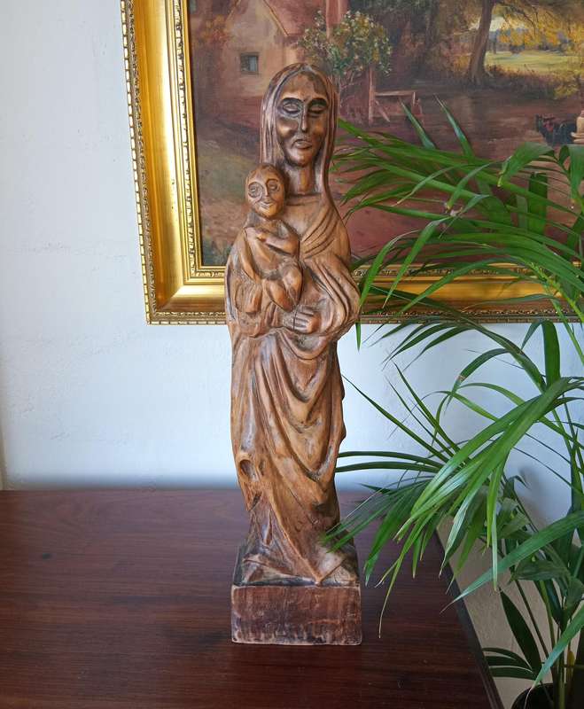 STUNNING VINTAGE HAND CARVED WOODEN RELIGIOUS FIGURE *46CM*