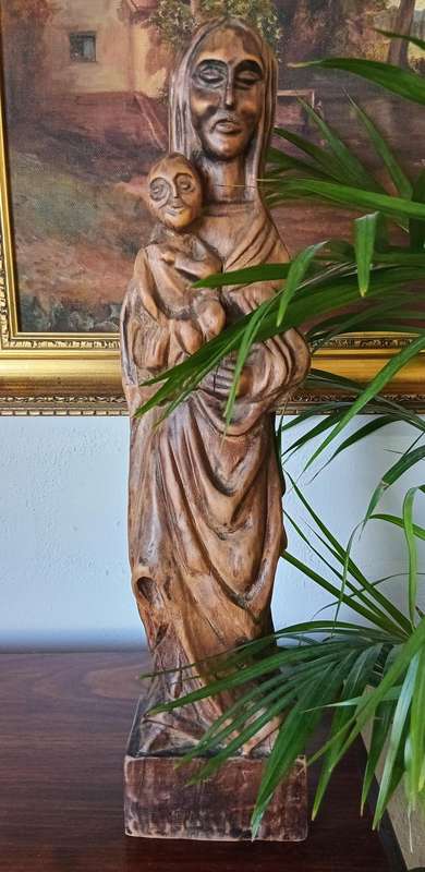 STUNNING VINTAGE HAND CARVED WOODEN RELIGIOUS FIGURE *46CM*