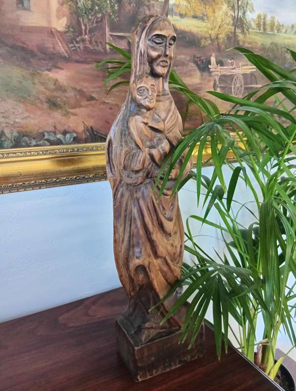 STUNNING VINTAGE HAND CARVED WOODEN RELIGIOUS FIGURE *46CM*