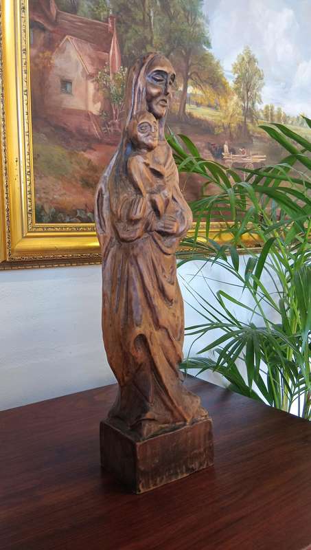 STUNNING VINTAGE HAND CARVED WOODEN RELIGIOUS FIGURE *46CM*