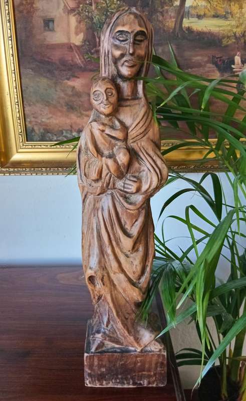 STUNNING VINTAGE HAND CARVED WOODEN RELIGIOUS FIGURE *46CM*