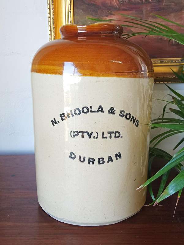 RARE VINTAGE PEARSON CHESTERFIELD 2 FLAGON WITH INSCRIPTION*HIGHLY COLLECTABLE*
