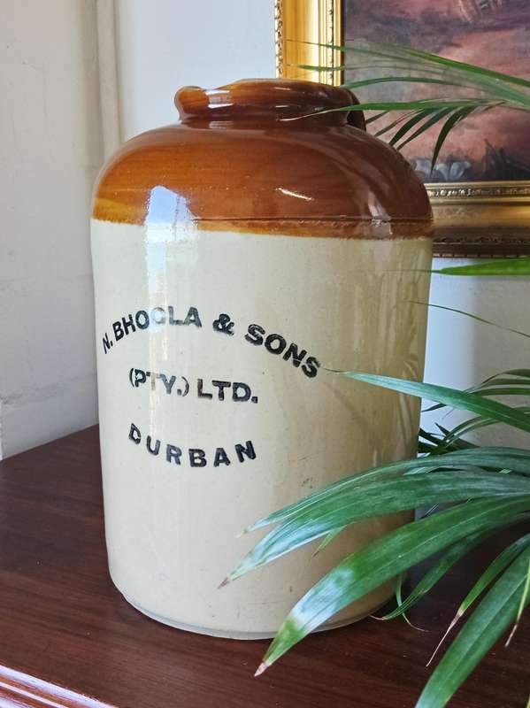 RARE VINTAGE PEARSON CHESTERFIELD 2 FLAGON WITH INSCRIPTION*HIGHLY COLLECTABLE*