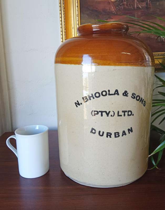 RARE VINTAGE PEARSON CHESTERFIELD 2 FLAGON WITH INSCRIPTION*HIGHLY COLLECTABLE*