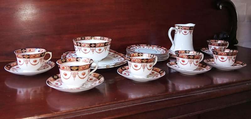 23 PIECE ROYAL ALBERT TEA-SET *BEAUTIFUL SET*