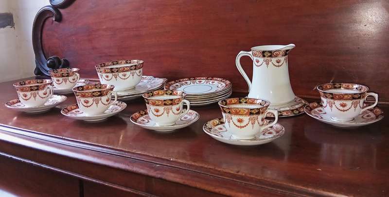 23 PIECE ROYAL ALBERT TEA-SET *BEAUTIFUL SET*