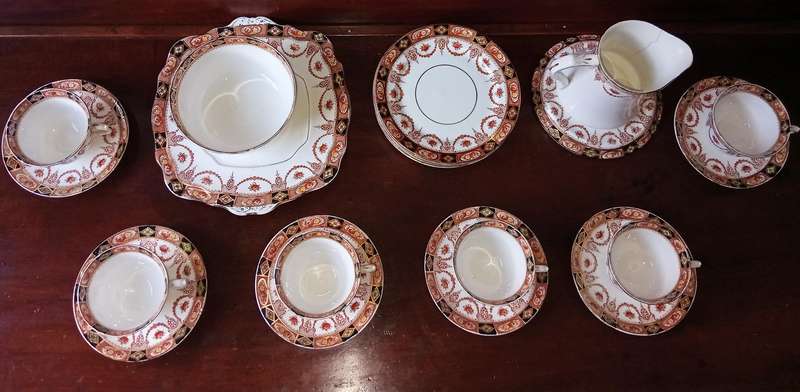 23 PIECE ROYAL ALBERT TEA-SET *BEAUTIFUL SET*