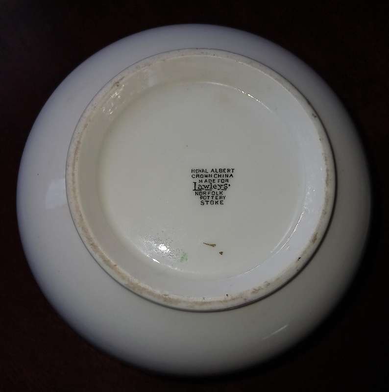 23 PIECE ROYAL ALBERT TEA-SET *BEAUTIFUL SET*