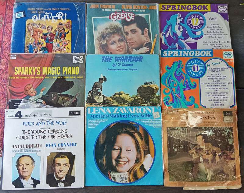 23 PIECE VINTAGE COLLECTION OF RECORDS *FAMOUS AND COLLECTABLE ARTISTS*