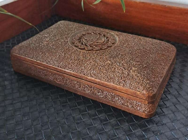 CHARMING HANDCARVED INDIAN JEWELLERY BOX*HIGHLY DETAILED,INTRICATELY HAND CARVED*