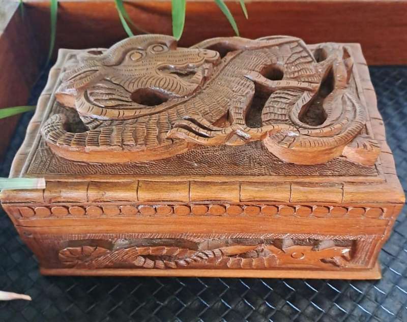 STUNNING WALNUT WOOD FULLY CARVED DRAGON DESIGN JEWELLERY BOX