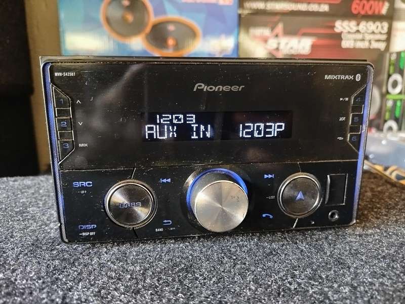 Pioneer Double Din Car Media Player with USB/BT/AUX (MVH-S425BT) - Unclear/Spatial Sound Output