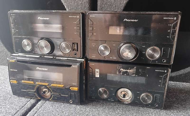 *One Bid for All 4* Pioneer Double Din Head Units - Faulty - For Parts/Spares