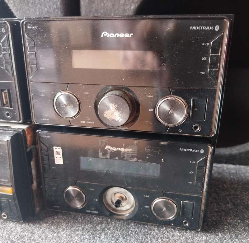 *One Bid for All 4* Pioneer Double Din Head Units - Faulty - For Parts/Spares