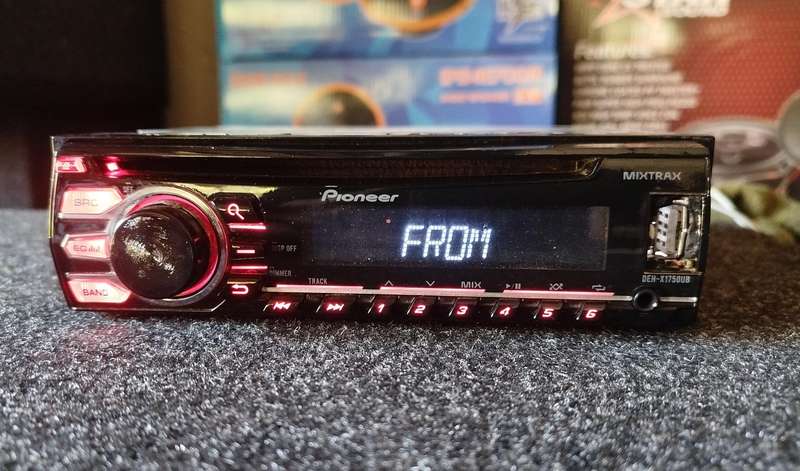 Pioneer Single Din Car Media Player with USB/AUX (DEH-X1750UB) - CD Not Working/Poor Condition