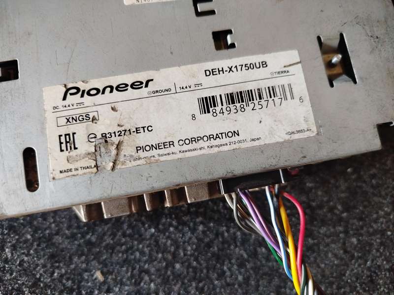Pioneer Single Din Car Media Player with USB/AUX (DEH-X1750UB) - CD Not Working/Poor Condition