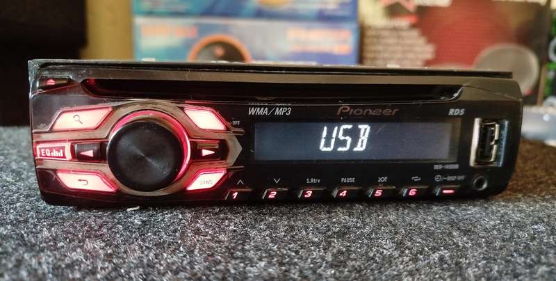 Pioneer Single Din Car Media Player with USB/AUX (DEH-1450UB) - Poor Condition