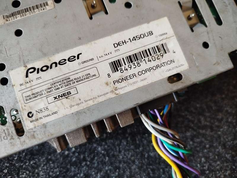 Pioneer Single Din Car Media Player with USB/AUX (DEH-1450UB) - Poor Condition