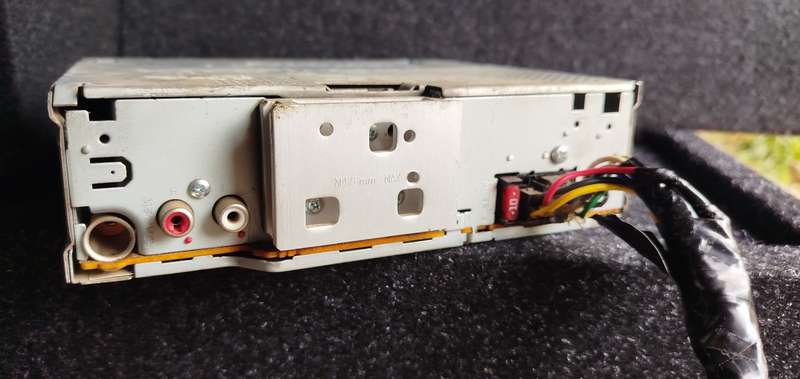 JVC Head Unit (KD-R446)