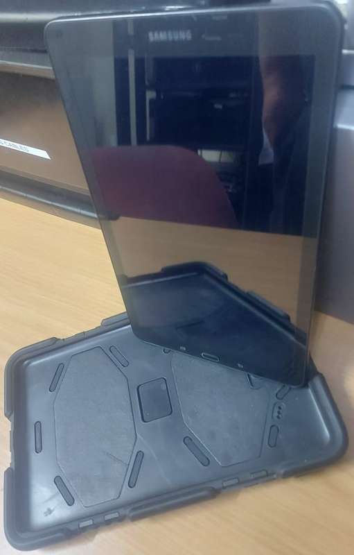 Galaxy Tab E (9.6", 3G) SM-T561