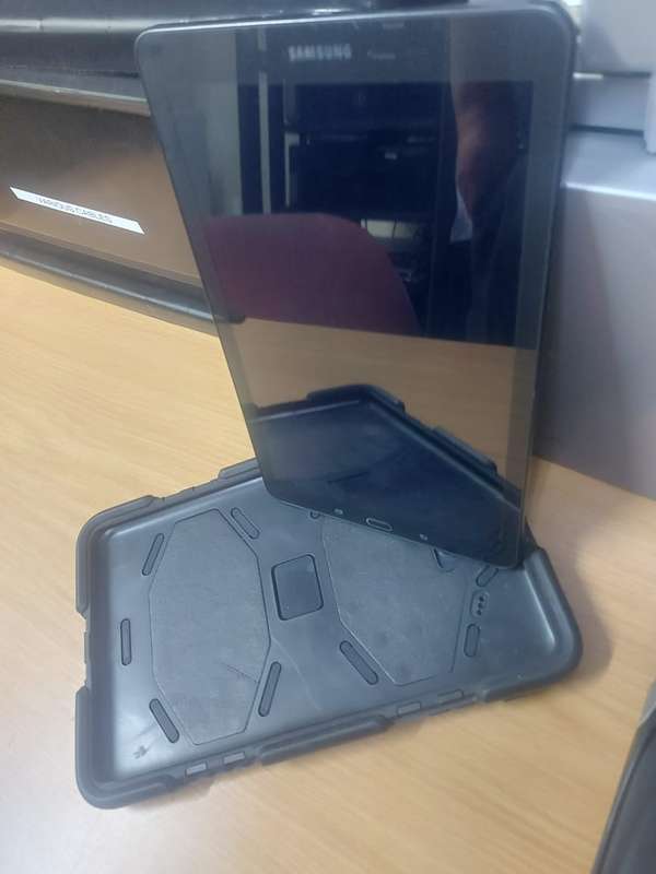 Galaxy Tab E (9.6", 3G) SM-T561