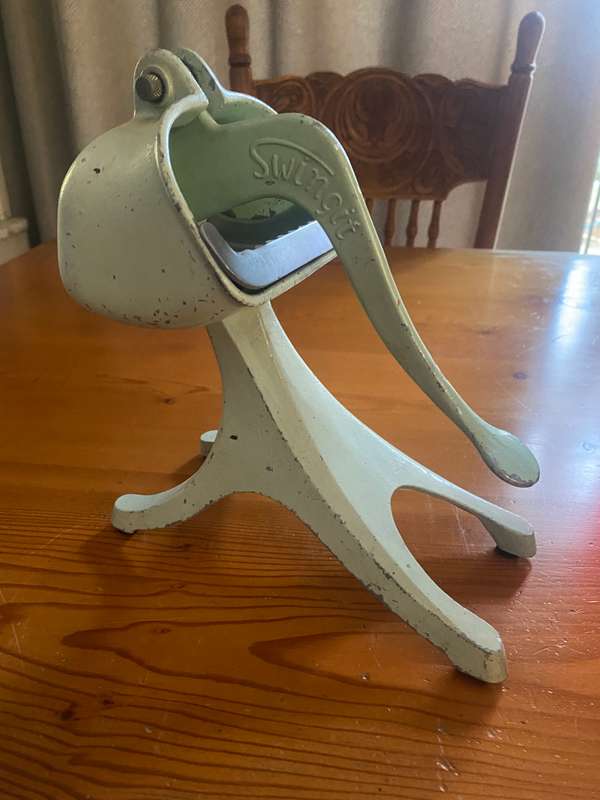 Vintage  Swingit Cast Iron Juicer
