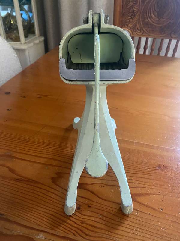 Vintage  Swingit Cast Iron Juicer