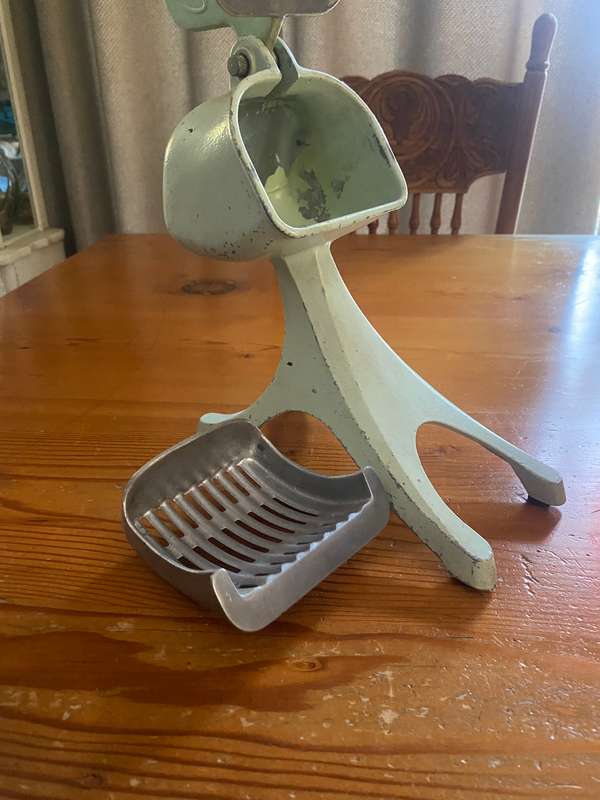 Vintage  Swingit Cast Iron Juicer