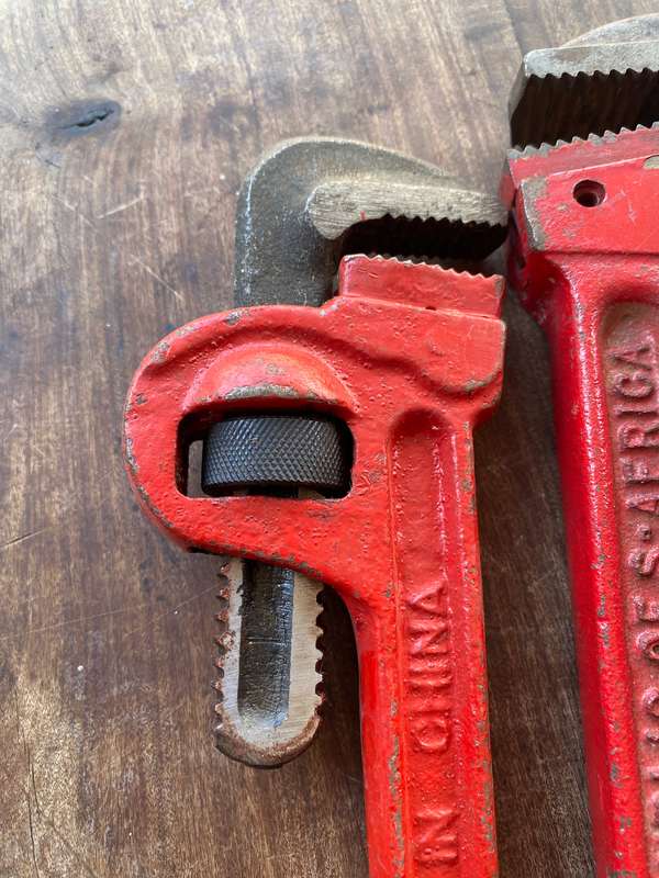 HEAVY DUTY PIPE WRENCHES