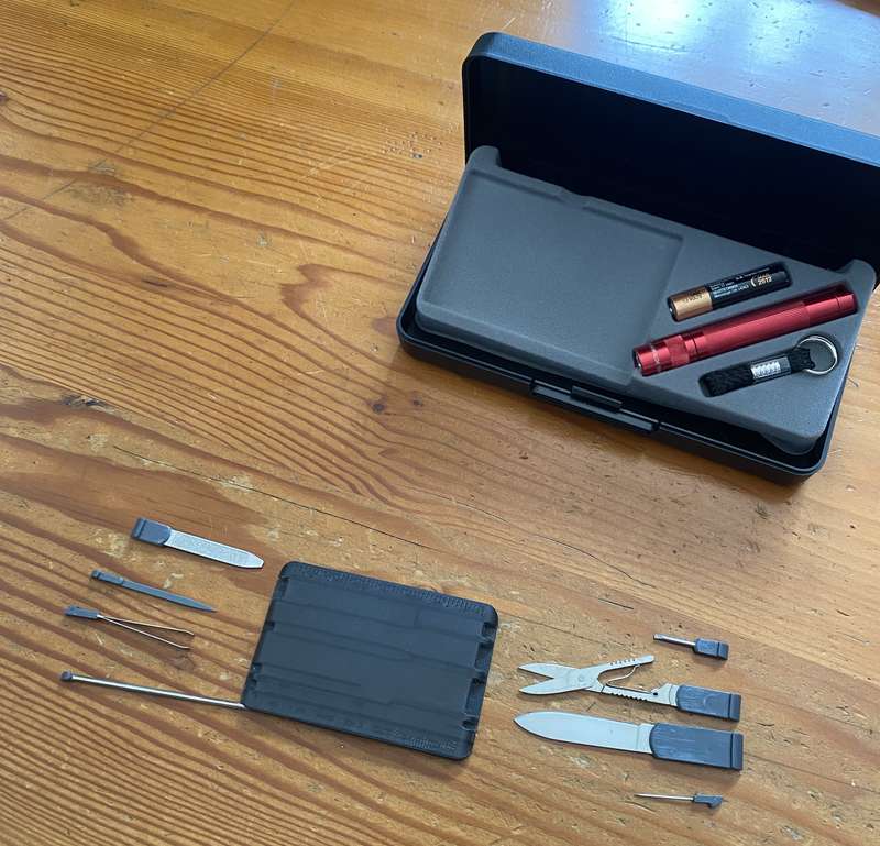 MAGLITE SET WITH GROOMING KIT